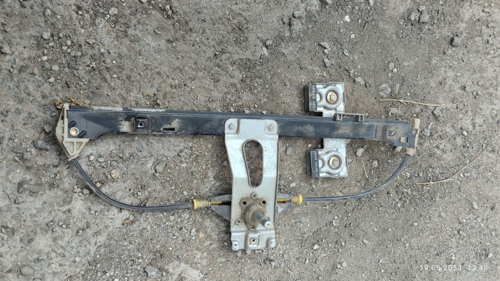 Продам стеклоподьемник гольф 3