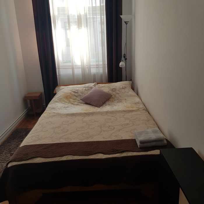 Inchiriez apartament 2 camere central, strada Avram Iancu, etaj 1