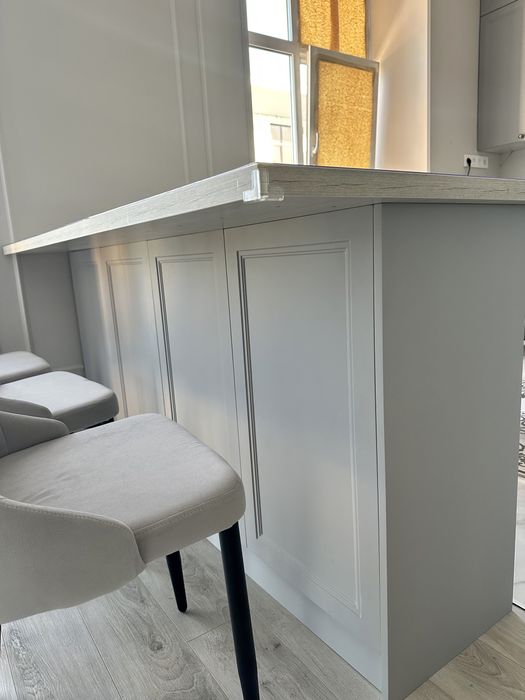 Стол кухонный полуостров