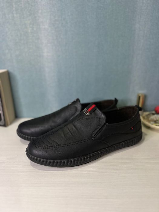 Продам новые мокасины кросовки 42