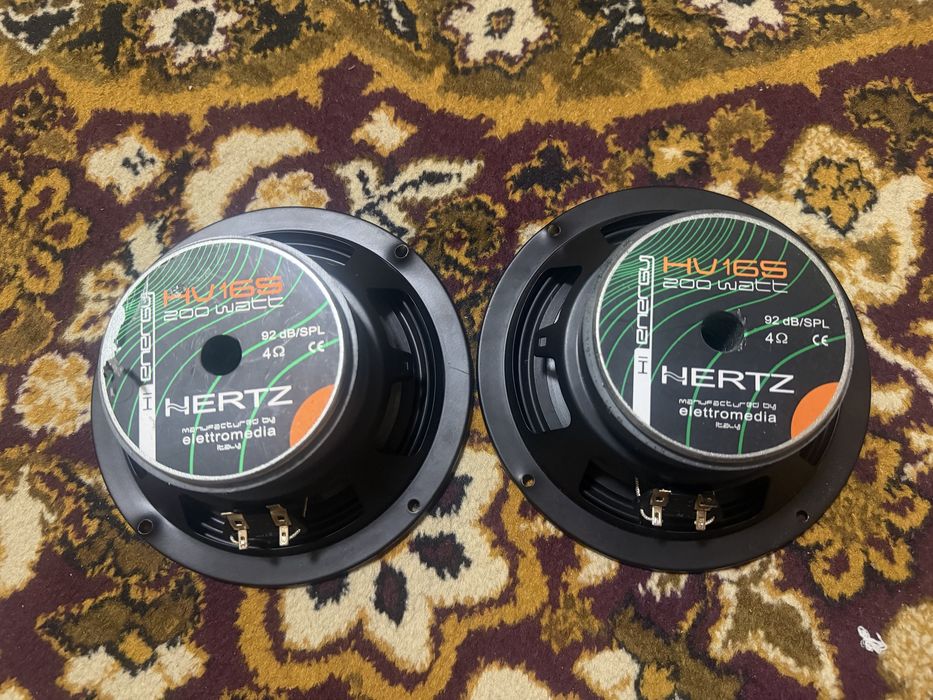 Срочно продаю колонки hertz