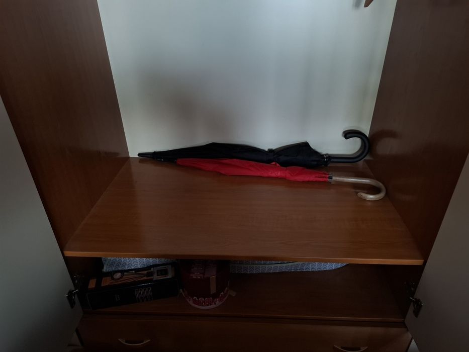 Шесткрилен гардероб