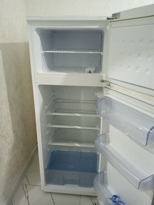 Бытовая техника Холодильник