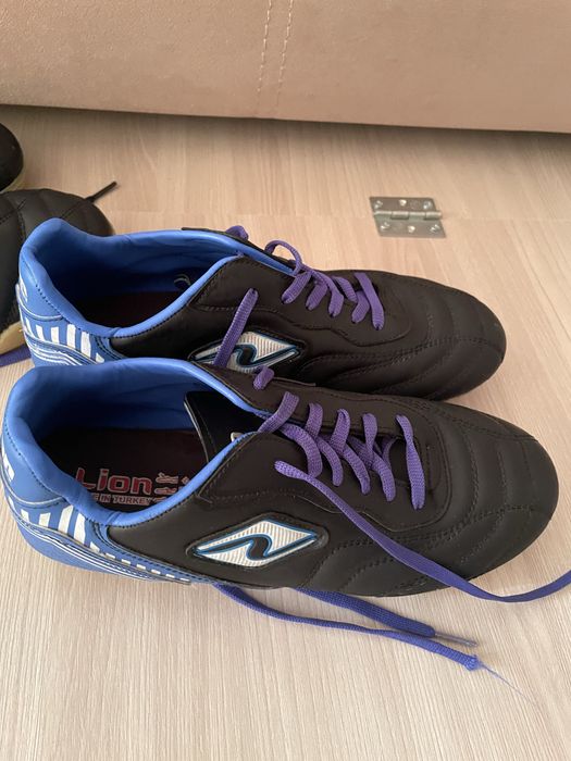 Продам бутсы футбольные