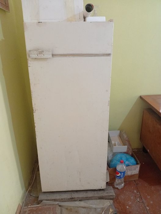 Sovutgich sotiladi oladiganlar boʻlsa narxini kelishtirib beraman telf