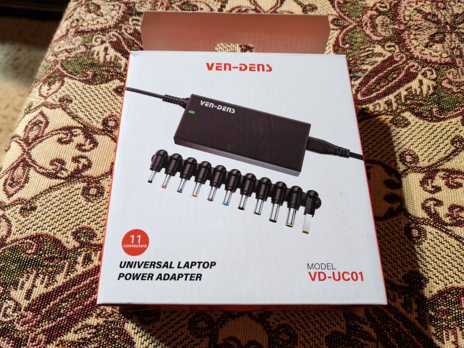 Universal laptop power adapter
