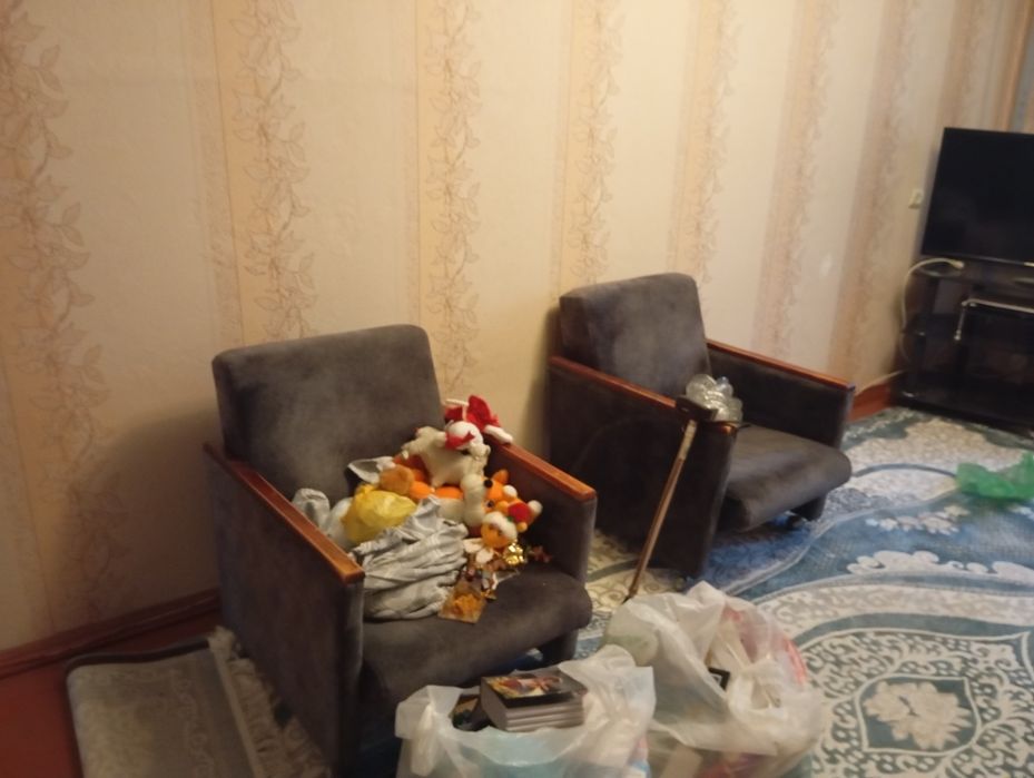 Диван с кресломи