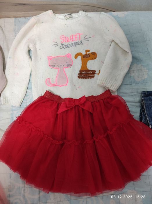 На девочку юбки и кофты