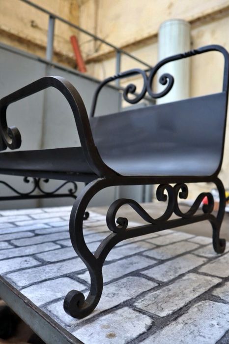 Стойка за дърва, Ръчно ковано желязо