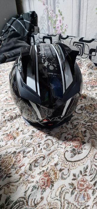 Мотошлем почти новый