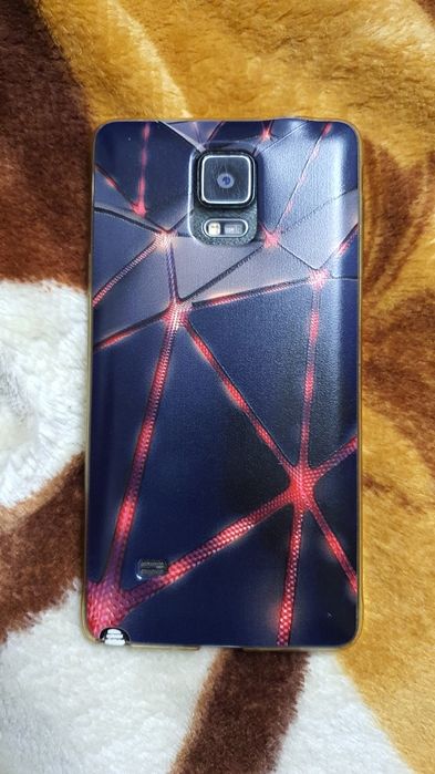 Samsung note 4 sotiladi ,kotta ekran,ruchkasi bor ,4g+