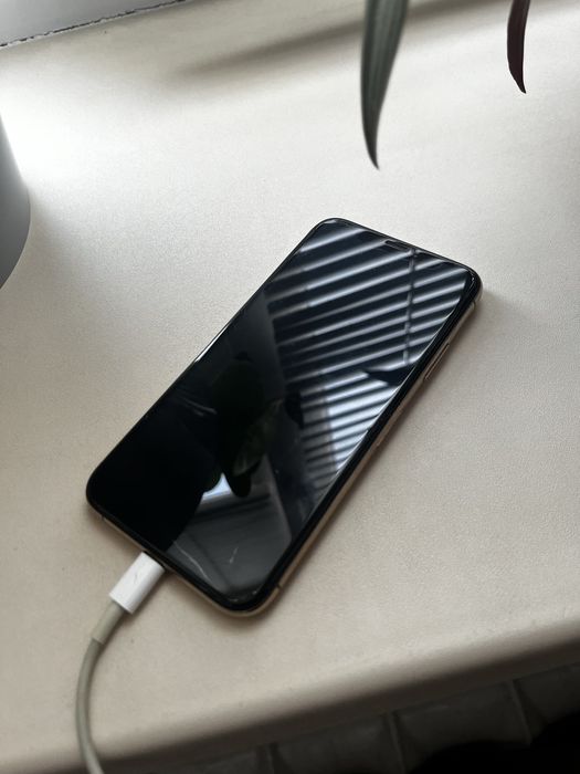 Iphone XS в хорошем состоянии