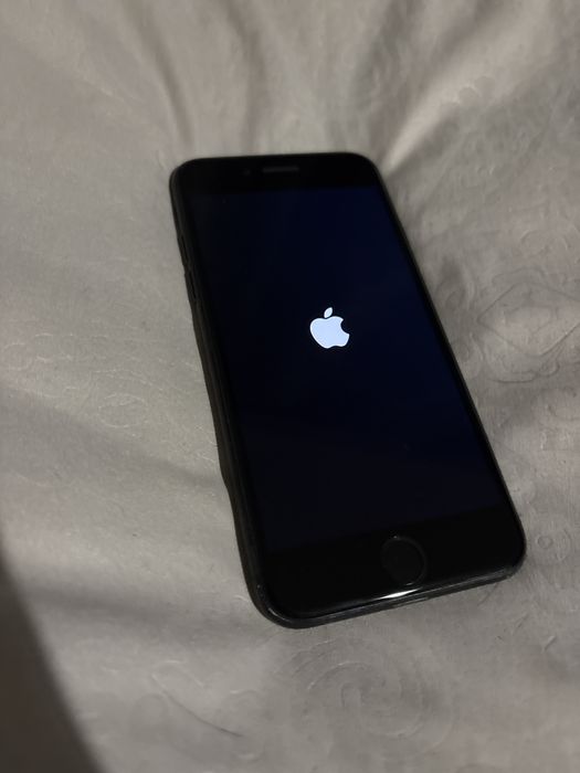 iPhone 7 black.