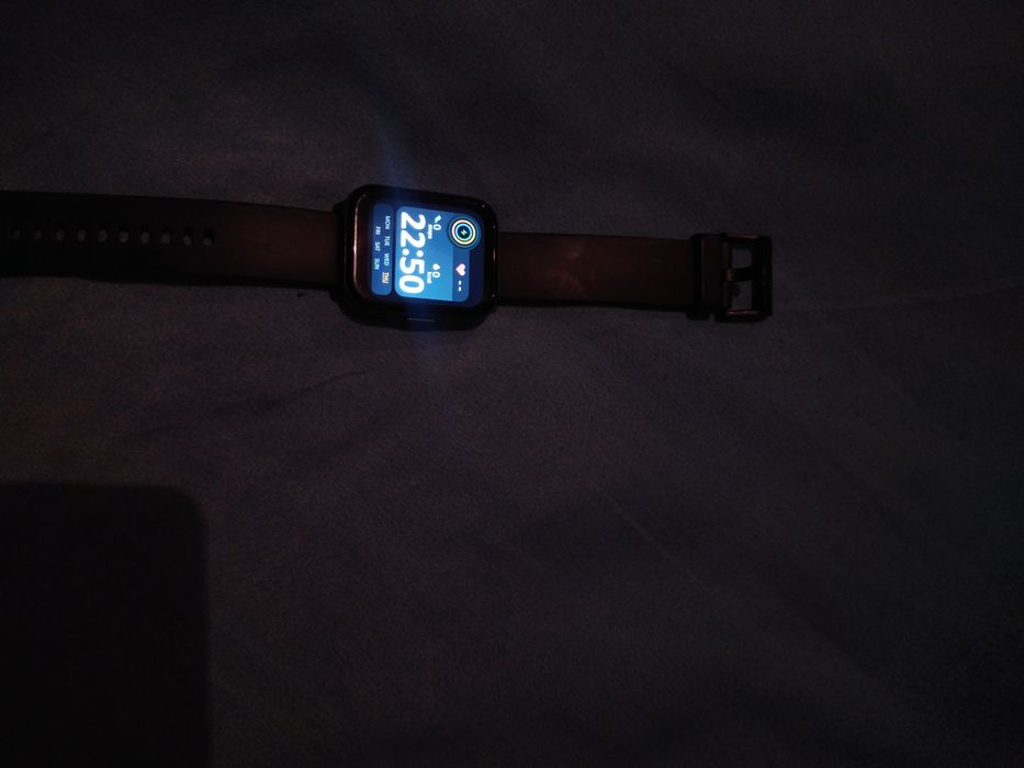 Realme s100  продам