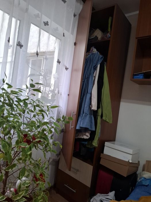 Mobila dormitor cu pat pe colt,saltea dormeo , corpuri suspendate