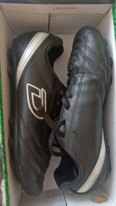 Бутсы футбольные