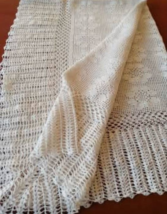 Покривка за маса изплетена на 1 кука