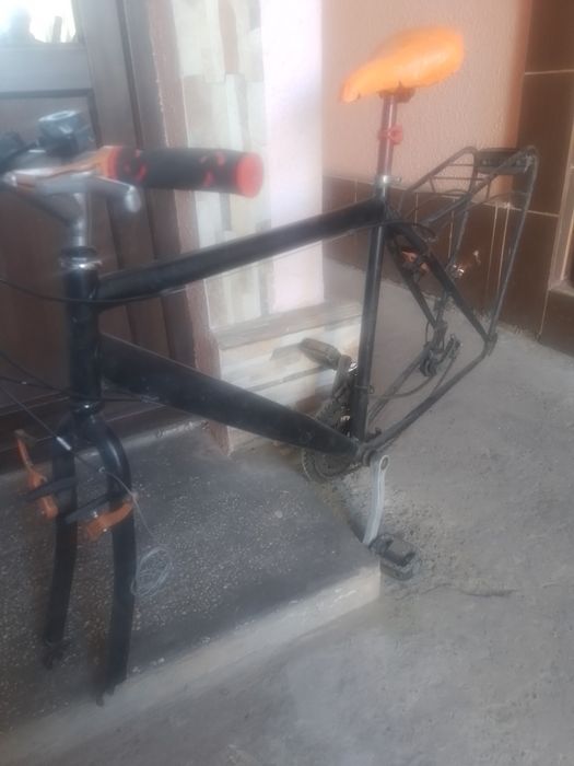 Vând cadru montabai bicicleta
