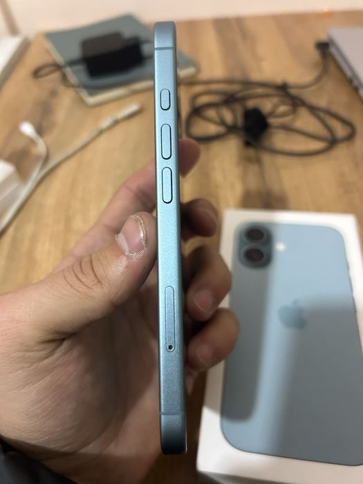 Iphone 16 почти новый