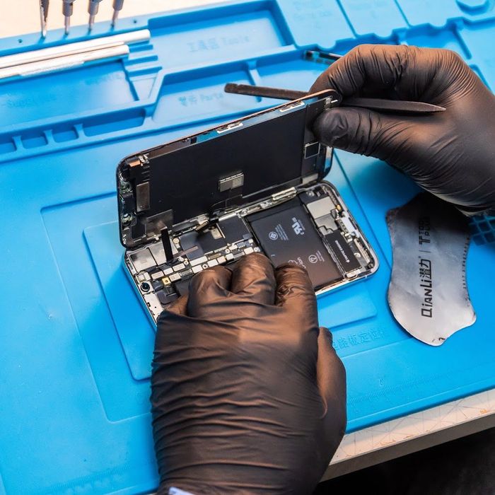 Service + Showroom Apple iRestore iPhone iPad Reparații