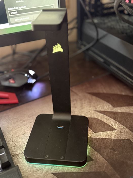 Corsair St100 топ стойка за слушалки