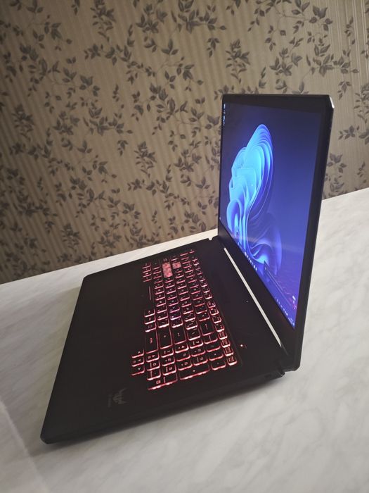 Продам ноутбук Asus TUF  Gaming 17.3 дюймовый (Ryzen 5 3550H/GTX 1650)