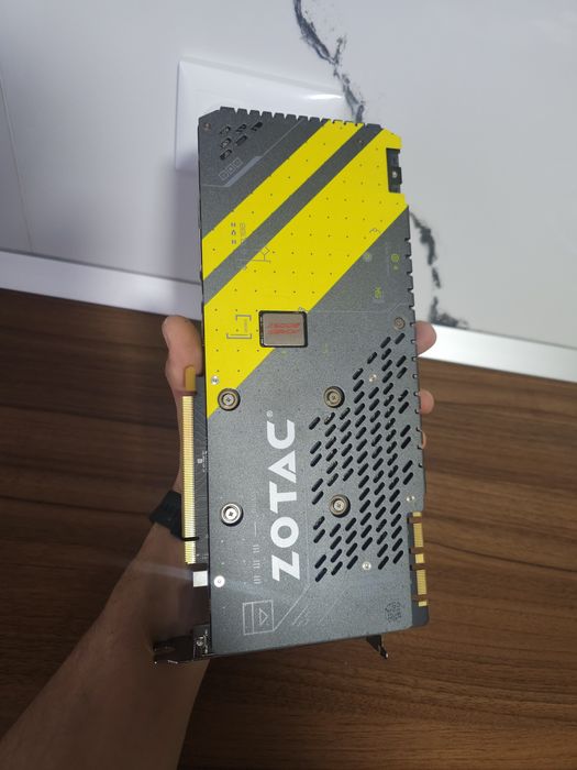 Placă video ZOTAC GTX 1080 AMP! 8GB GDDR5X – funcționează perfect