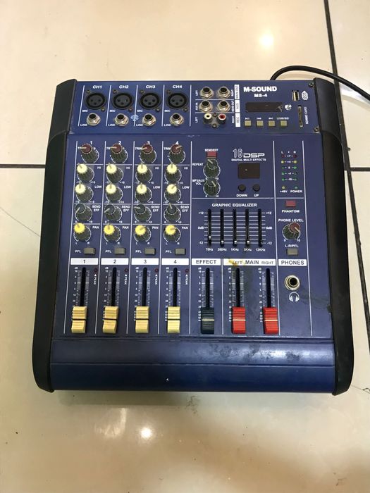 Усилител для караоке Почти новый