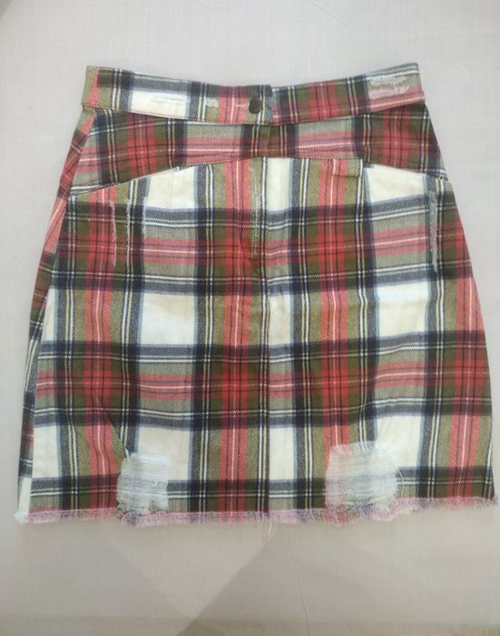 Alessa къса пола