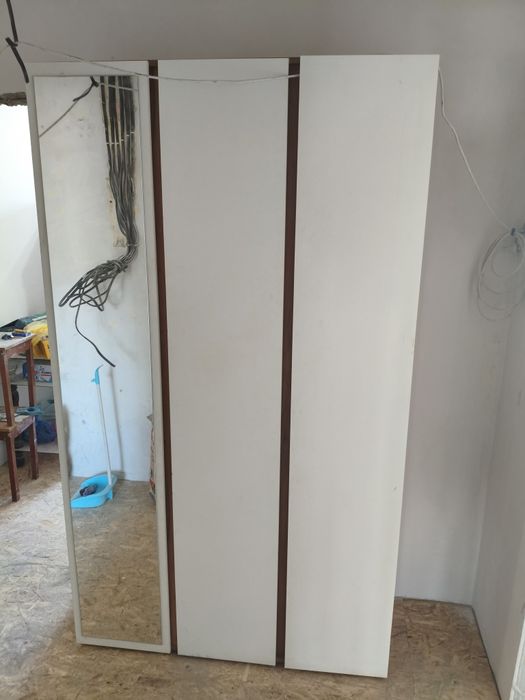 Шкаф б/у 25 году брали связи с переездом продам