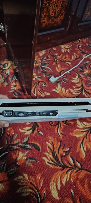 Sony PlayStation 4 Pro 1TB  + 4 ta joystick + o‘yinlar