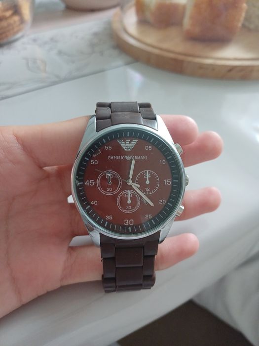 Продаю часы армани