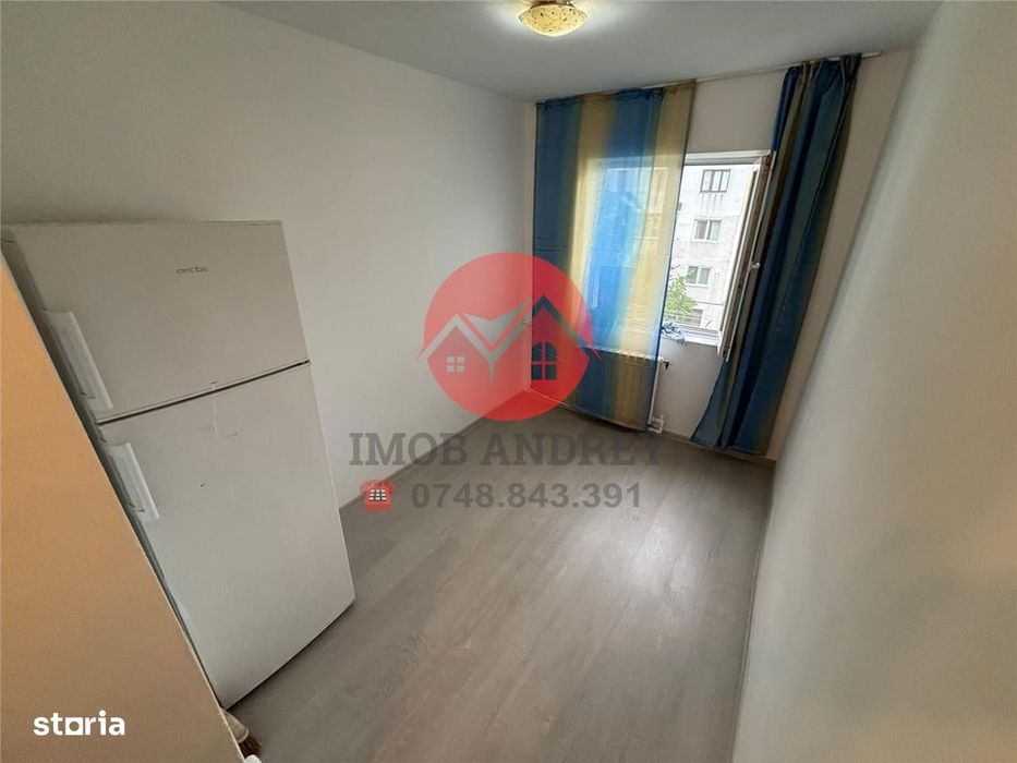 Garsoniera renovata complet, etaj 3, zona Vest