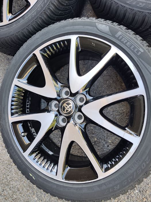 17" оригинални алуминиеви джанти за Toyota Yaris hybrid.
