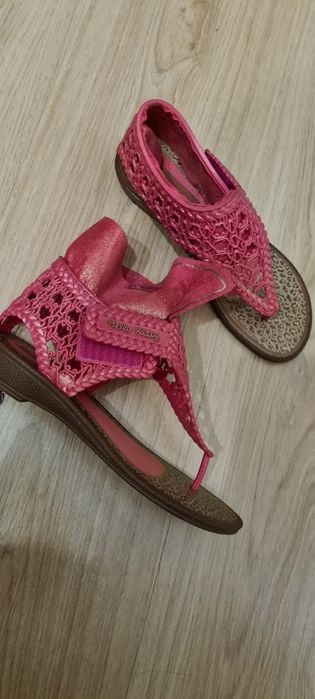 Продам сандалии,  сланцы.