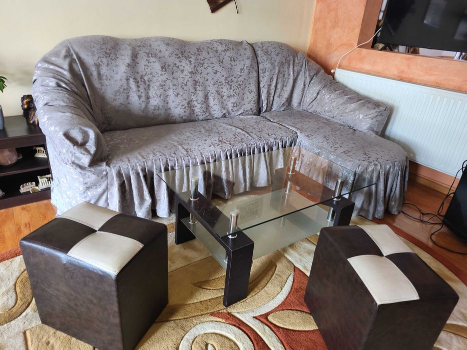 Colțar extensibil, masa de sticla, tabureti