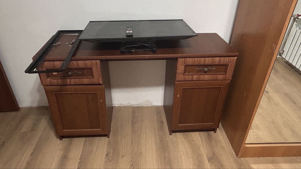 Продам стол для спальной