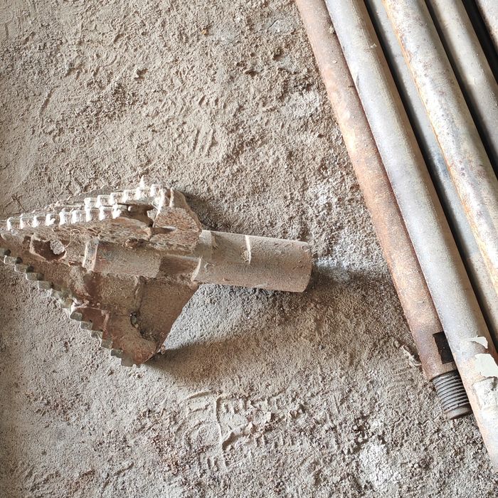 Буровой аппарат сотилади