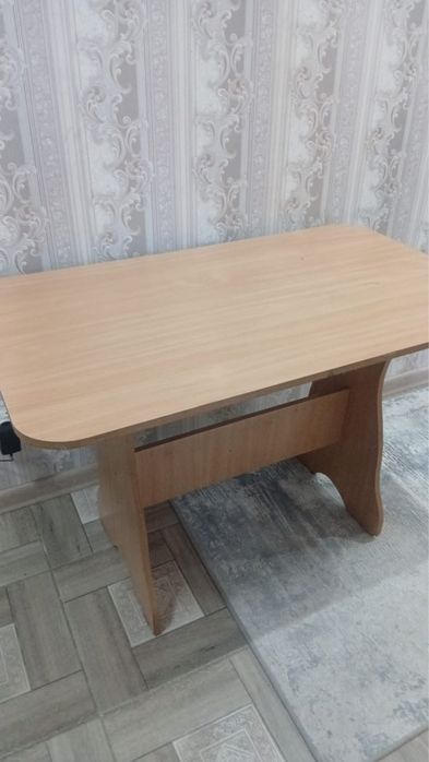 Продам стол кухонный