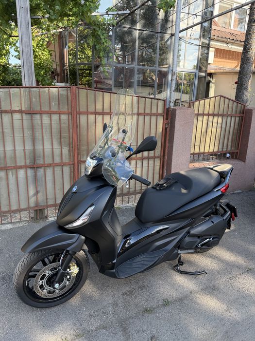 Piaggio Beverly 300 Deep Black Euro 5 – 2024 | Stare NOUĂ | 1.025 km