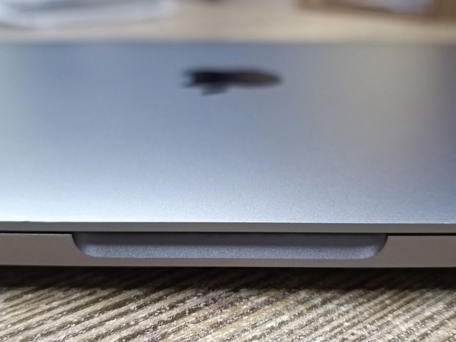 MacBook Pro (13 - inch,-2018) + Magic Mouse 2