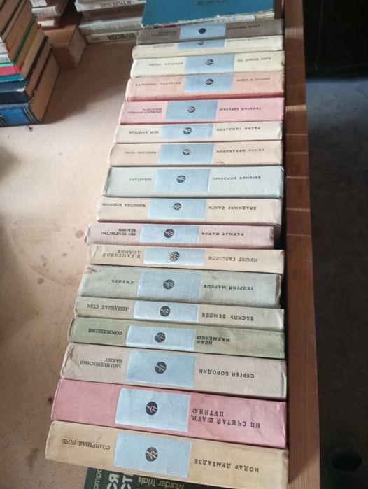 Книги продам срочно