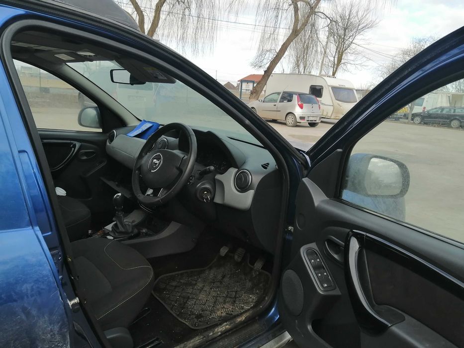Dezmembram Dacia Duster