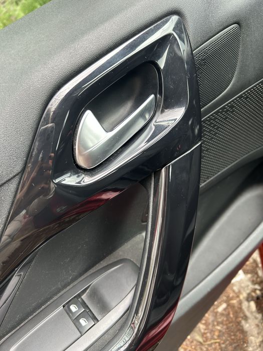 Продавам Пежо 208