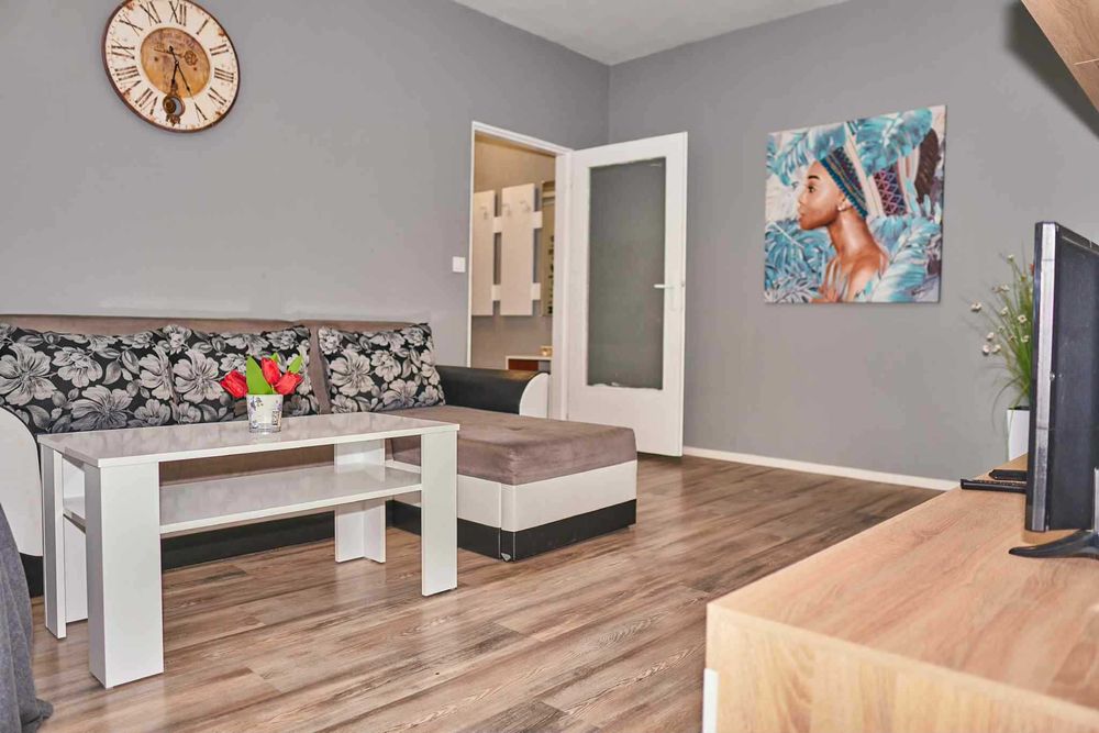 Дава се под наем Тристаен апартамент в Варна, Базар Левски - 60 кв.м за 600 € - Снимка #2