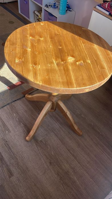 Стол ручной работы из дерева