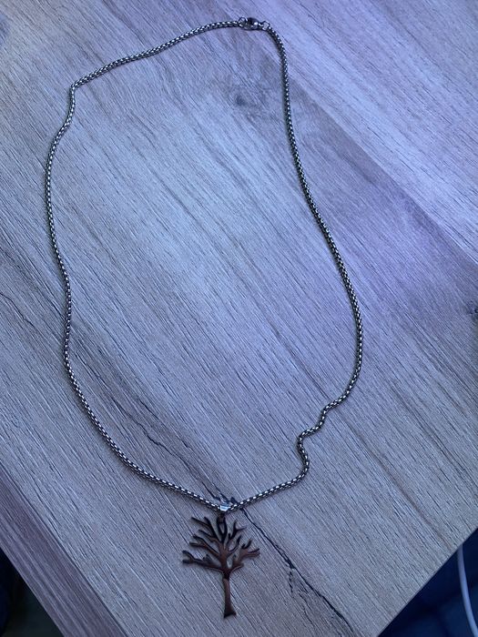 Colier arbore otravitor