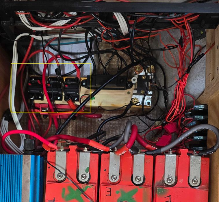 Автоматичен ел предпазител 50А-300А, 12V, Водоустойчив,72x46x31mm,