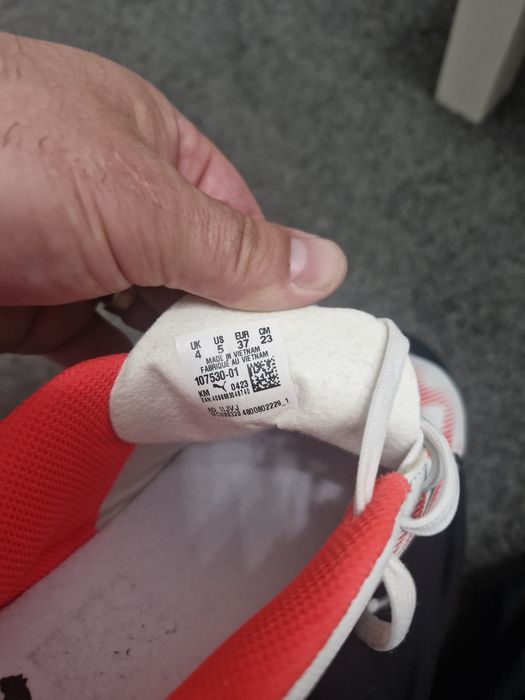 Ghete fotbal noi.Puma.Marimea 37.