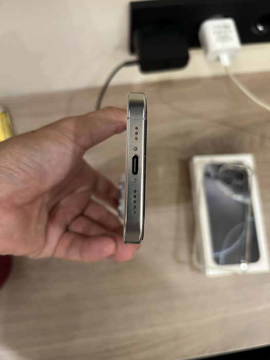 Продам iphone 16 pro 512gb